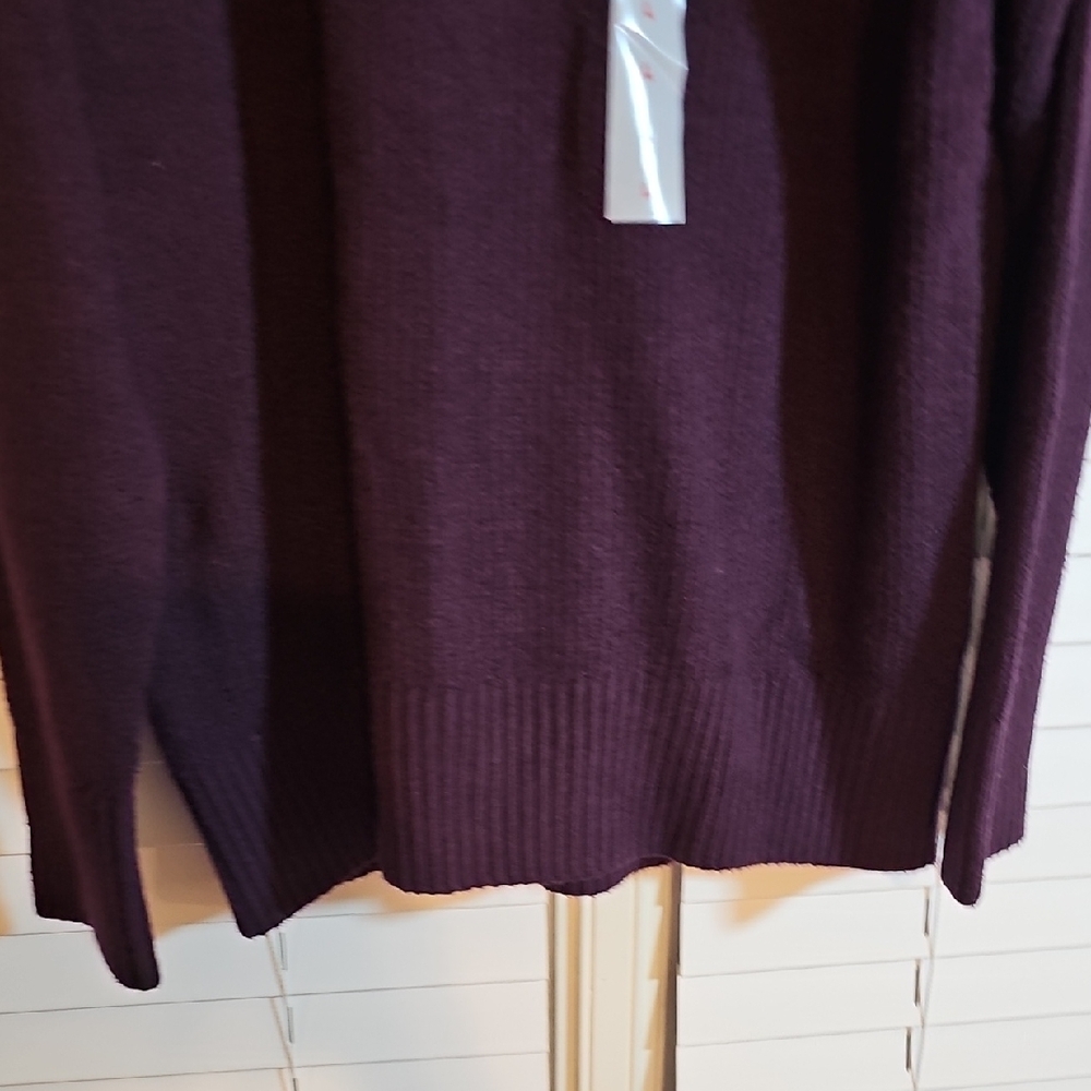 Old Navy Men's Dark Purple Crewneck Sweater - Picture 5 of 6